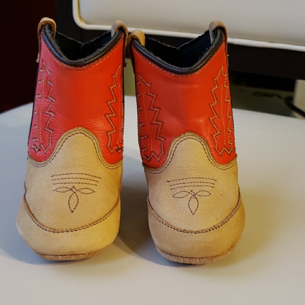 Soldn.More coming soon Old West size 1 Unisex leather upper baby boots